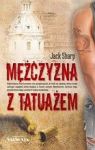 MĘŻCZYZNA Z TATUAŻEM